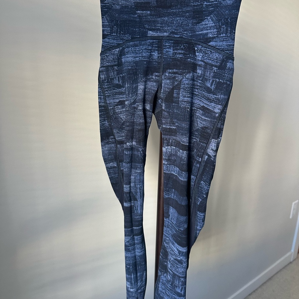 Lululemon Blue MidnightPatterned Leggings sz4 (xs)